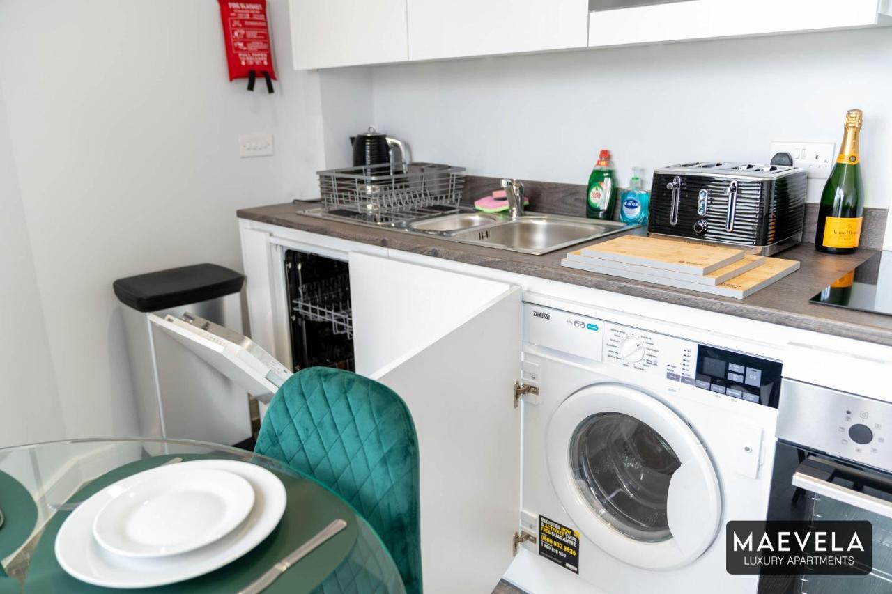 Maevela Apartments - Luxury Top Floor Penthouse - With Parking - 2 Bedroom New Build Apartment ✪ City Centre, Digbeth ✓ With Huge Patio Sliding Doors - City View - Rooftop Terrace - Ps4 & Smart Tv'S Birmingham Buitenkant foto